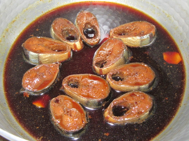 秋刀魚の筒切り生姜煮