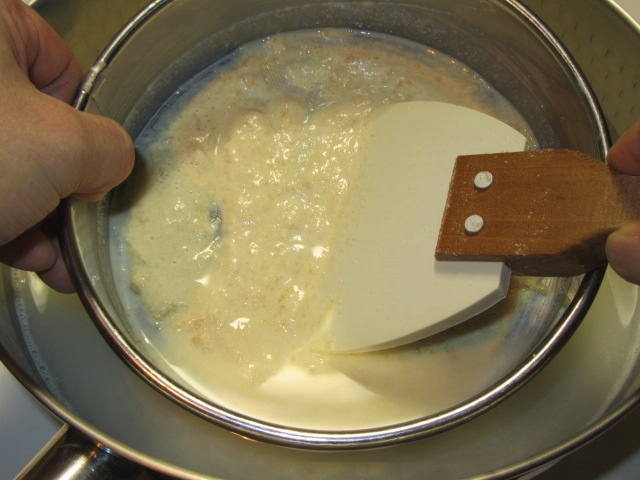 胡麻豆腐の作り方,練りごまをこす工程