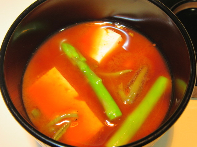 じゅん菜と豆腐の赤出汁,ミニアスパラ