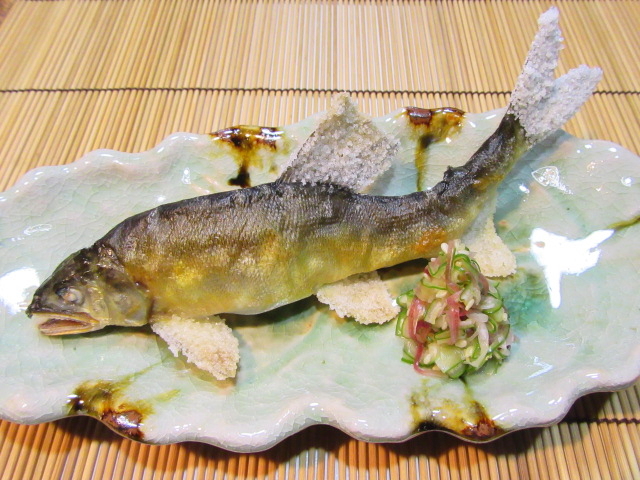 鮎の塩焼き,胡瓜とみょうがの甘酢和え,夏の焼き物の献立,鮎画像